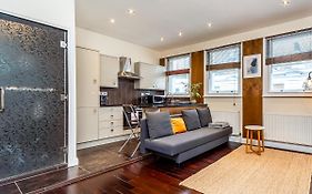 Museum Street Apartment, sleeps 3